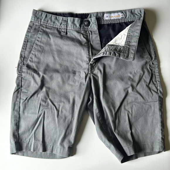 Volcom shorts - Picture 8 of 8